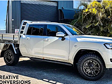 Внедорожник Toyota Land Cruiser LC300 переделали в пикап в Австралии