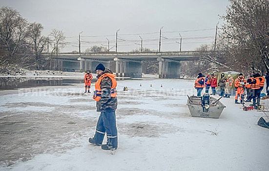 Зону поиска провалившихся под лед детей в Брянске расширили