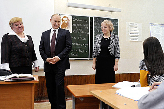 Путин напомнил про планы сделать из конкурса "Учитель года" реалити-шоу
