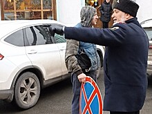 Городовой снова спас улицу Рождественскую от пробки