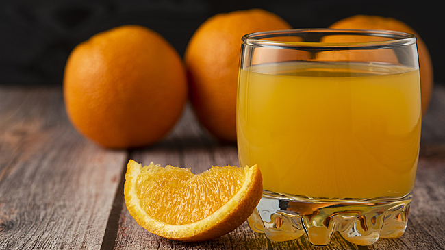 Открытия недели: апельсиновый сок помогает сердцу, а парацетамол оказался ни при чём
