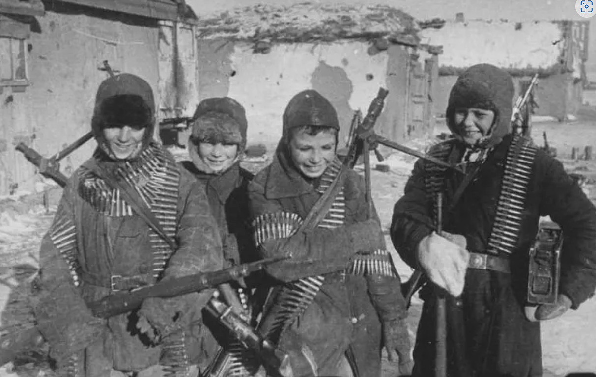 Как десять советских школьников отбили наступление немцев