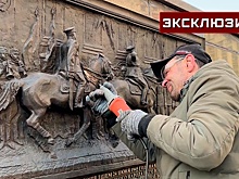 На Красной площади начали восстановливать коня на горельефе «Парад Победы»