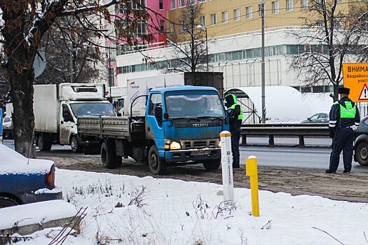 В Мытищах водитель микроавтобуса наехал на стоящий на дороге «ВАЗ»
