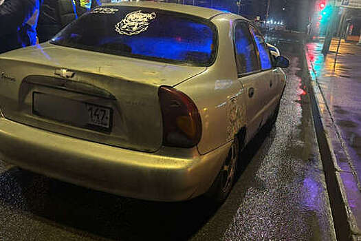 В Петербурге трое избили мужчину из-за замечания о шуме и скрылись на машине