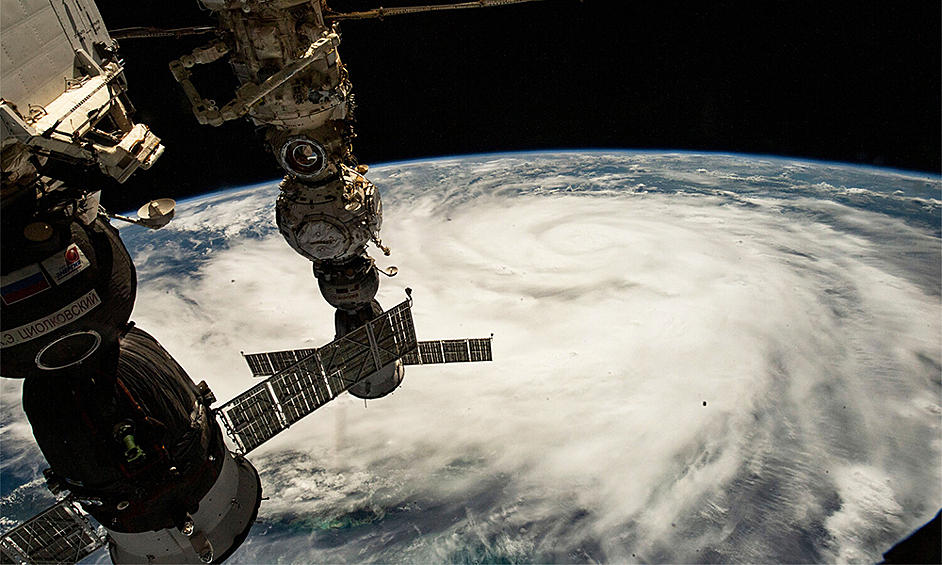 Спутниковый снимок НАСА, где видно, как ураган «Иен» приближается к штату Флорида, 28 сентября 2022 года