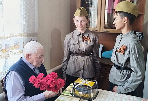 Выселковский ДК поздравил ветерана с Днём освобождения Кубани