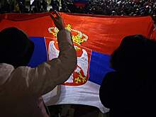 Тысячи недовольных Западом сербов вышли на акцию протеста