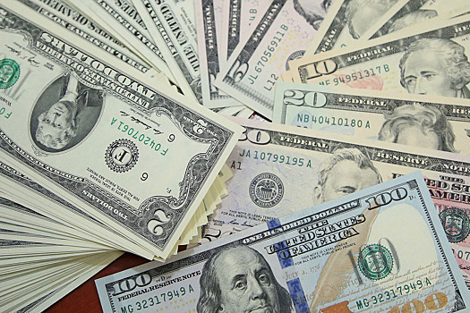 Эксперт рассказал, что какой курс доллар ожидается к концу следующего года