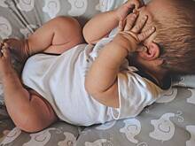 СК начал проверку по видео с кормящим грудью младенца мужчиной