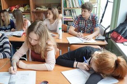 С 1 сентября в петербургских школах введут дополнительный урок истории