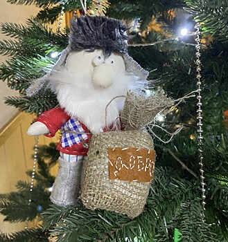 Эксклюзивные игрушки украсили ёлку главных дорожников Челябинской области