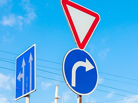 Росстандарт запретил рекламу гостиниц и мотелей на дорожных знаках