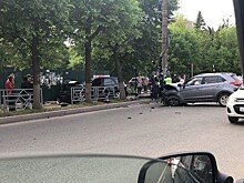 На Ленина внедорожник сбил ограждение и вылетел на тротуар