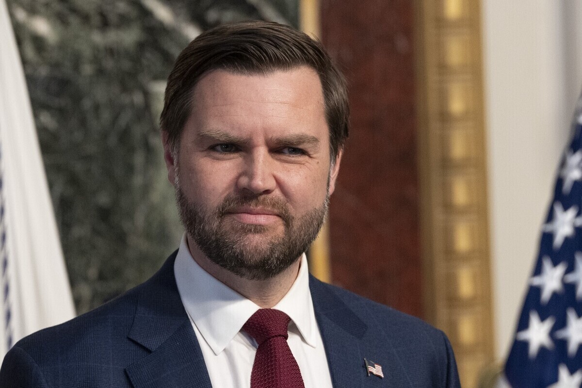 Вице-президент США высказался о вмешательстве Америки в войну ядерных держав