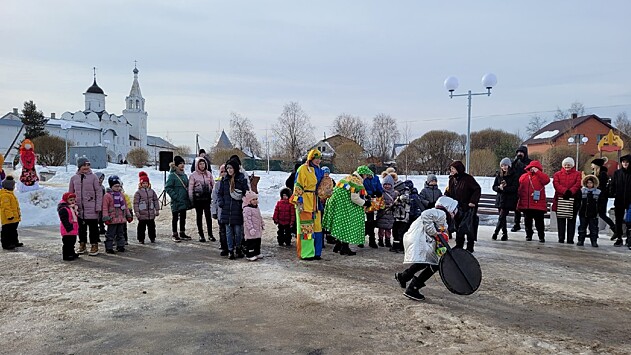 В 10 микрорайонах Вологды прошли празднования Масленицы