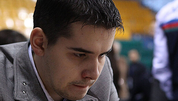 Непомнящий лидирует на шахматном супертурнире в Сент-Луисе