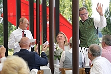 В Кремле рассказали о тосте и подарках Путина на свадьбу