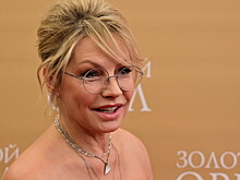 Алена Бабенко вышла на красную дорожку вместе с мужем