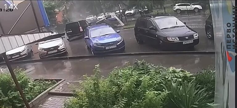 В Кирове водитель Range Rover, уходя от погони, попал в ДТП
