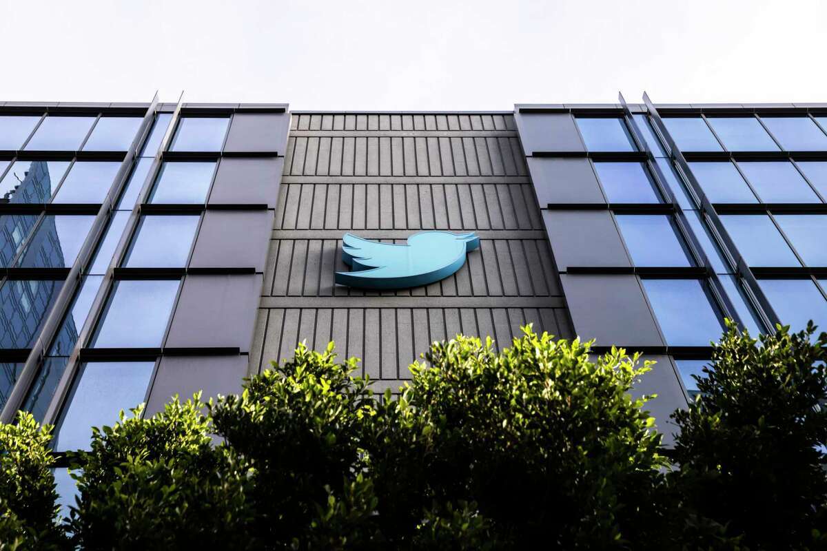 Twitter начал охоту на программиста, выложившего исходный код соцсети в Интернете
