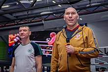 Боксеры Валуев и Макаренко провели тренировку для спортсменов в ЯНАО