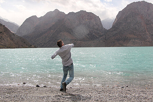 Увидеть Таджикистан и влюбиться: мед Восе, озера и руки Македонского