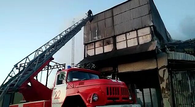 В Краснодаре на заводе по производству сои произошёл пожар