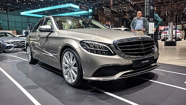 Обновленный Mercedes-Benz C-Class взял технологии у "старших"