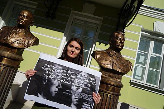 На «Аллее правителей» в Москве установили бюст Иосифу Сталину