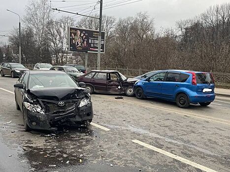 Парализовала Кострому: стали известны подробности массовой аварии у моста