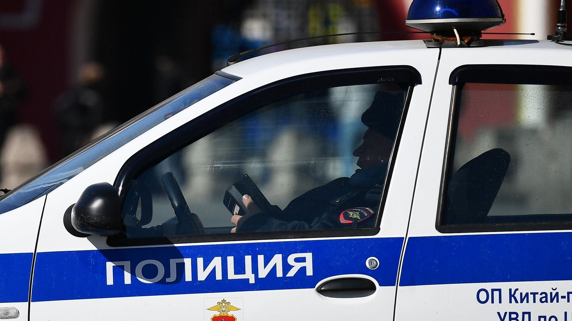 Налетчик в маске ворвался в московский банк, угрожая пистолетом