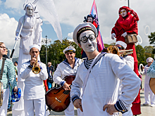 Выступления победителей проекта "Уличный артист в парках" начались в Москве