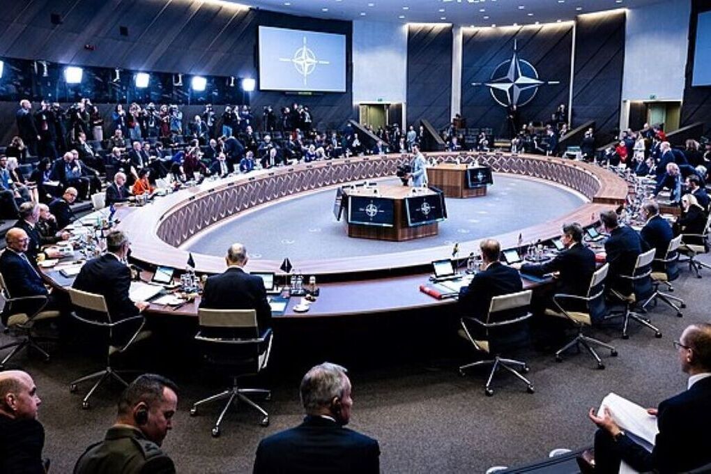 «Концентрат больных ястребов»: какие риски несет самостоятельное плавание Евро-НАТО