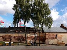 На здании типографии в Серпухове появились исторические граффити