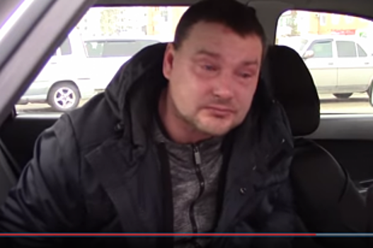 Пьяный водитель расплакался в машине ДПС после аварии