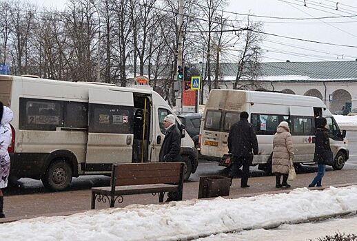 Костромичка много лет борется, чтобы пассажиров высаживали за 12 сантиметров от остановок