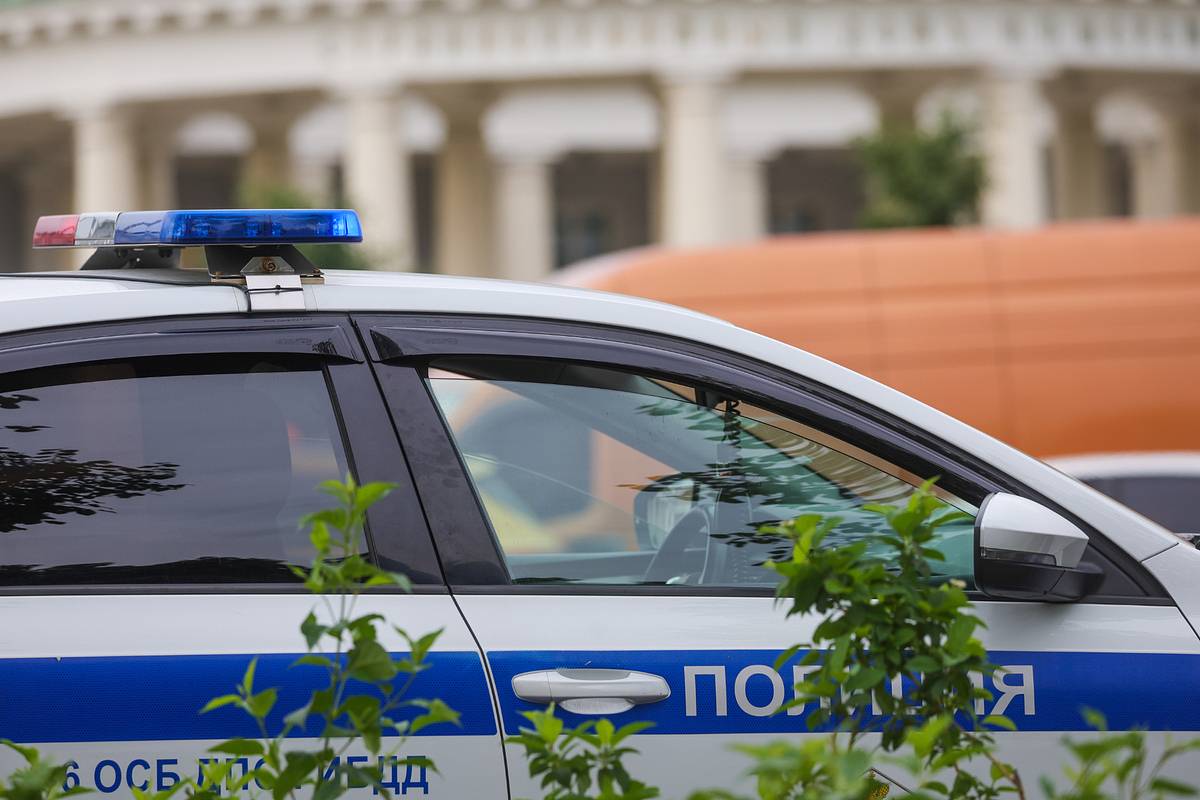 Двое иностранцев затащили российских подростков в подсобку и избили