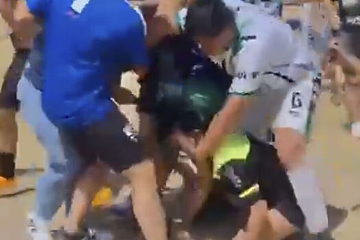 В Аргентине после футбольного матча избили 20-летнюю девушку-судью