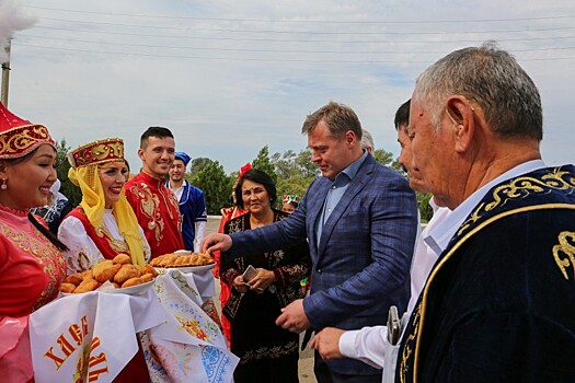 В астраханском селе Алтынжар проходит областной праздник «Жолдастык-той»