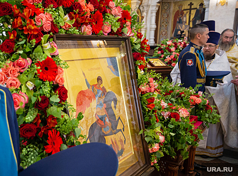 Сенатор Муратов подарил икону Георгия Победоносца Порт-Артурскому храму Кургана