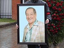 Соседов, Песков и Царикати простились с первым продюсером Пугачевой Михаилом Плоткиным