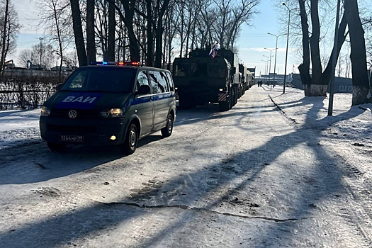 Инспекторы ВАИ обеспечивают безопасность дорожного движения при движении воинских колонн автомобильной и специальной техники