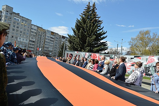 25-метровую Георгиевскую ленту развернули в Московском районе в честь Дня Победы