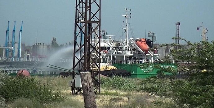 Причиной взрыва танкера в Махачкале мог стать газ в машинном отделении