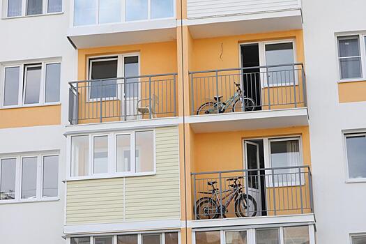 В Минстрое опровергли информацию об изменении правил по остеклению балконов