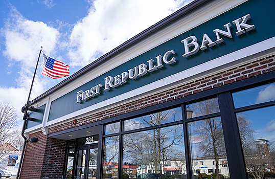 Первый пошел ко дну: США ищут покупателя на активы First Republic Bank