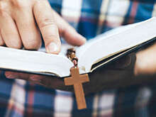 В Ужгороде верующие УПЦ протестуют против мобилизации священника