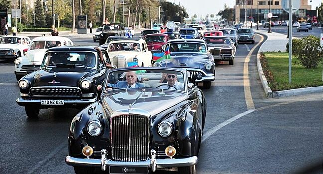 Ретро автомобили и спорткары предложили вывести из-под действия знаков, касающихся класса экологичности