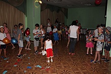 Детская дискотека в гавайском стиле прошла в Первомайском